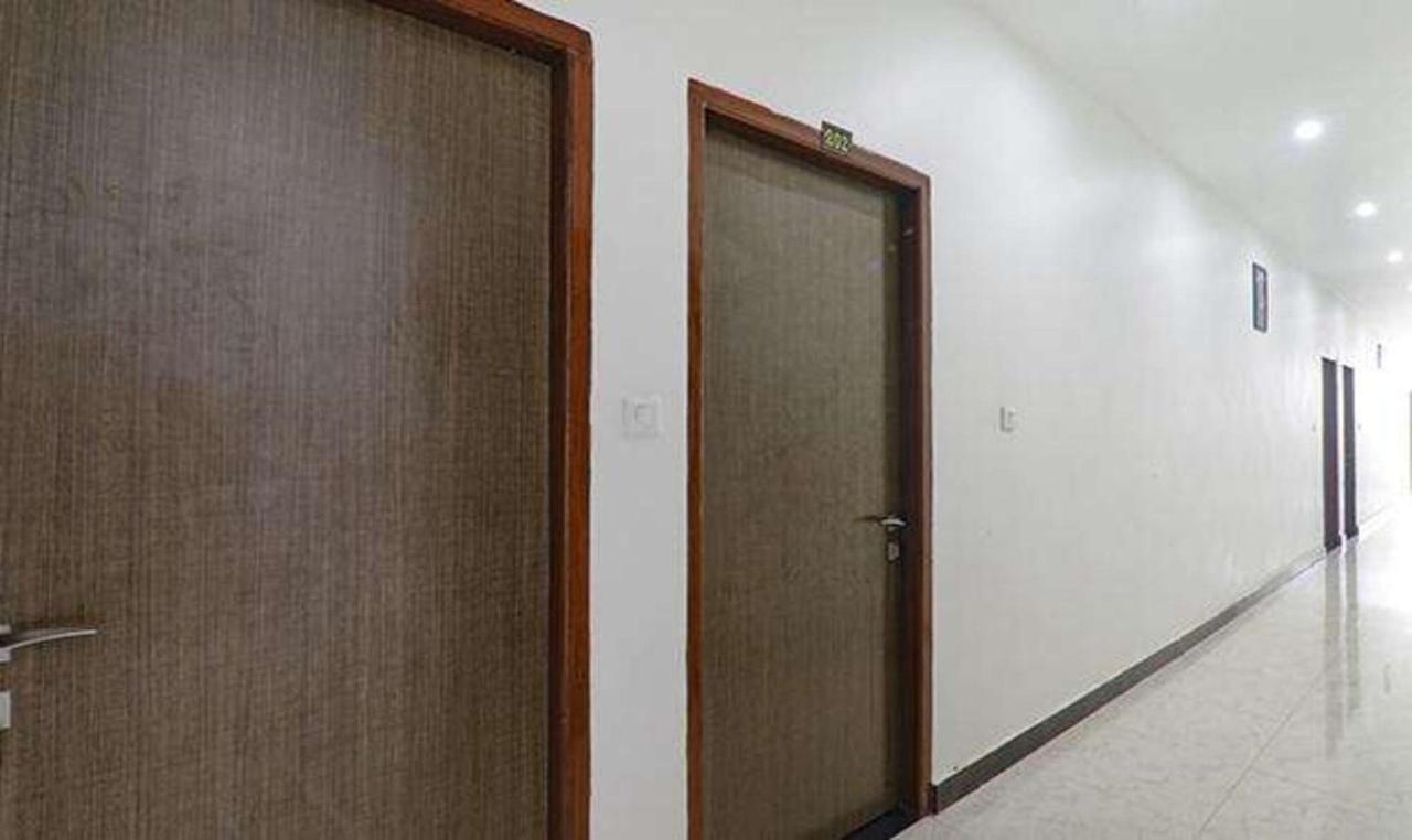 Hotel Fabexpress Ss Grand Banthra Sikandarpur Esterno foto