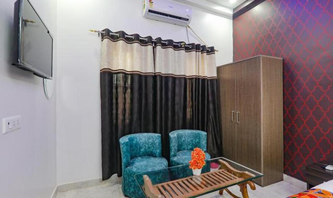 Hotel Fabexpress Ss Grand Banthra Sikandarpur Esterno foto