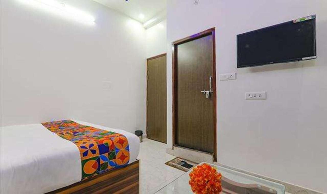 Hotel Fabexpress Ss Grand Banthra Sikandarpur Esterno foto