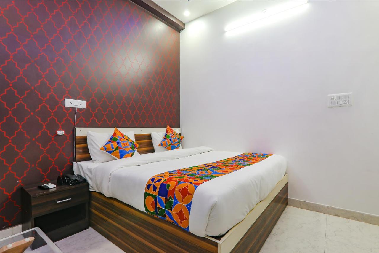 Hotel Fabexpress Ss Grand Banthra Sikandarpur Esterno foto
